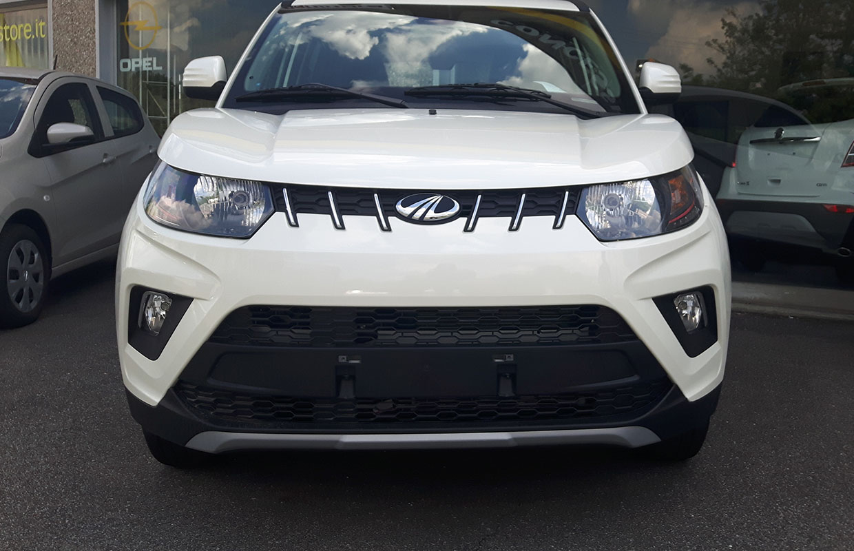 Mahindra Kuv100 Cicognani Autoveicoli Bianca Front